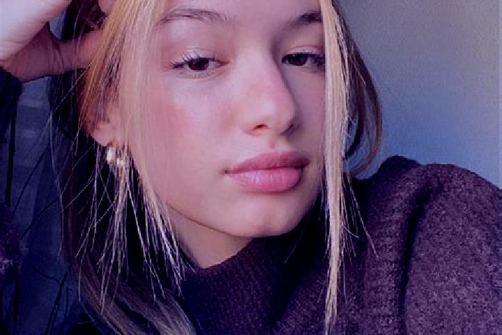 Violet, 25, a blonde brown-eyed mediterranean companion based in Ganhia. Offering Domination, Duos, Tantra. Available for incall and outcall, day and evening...