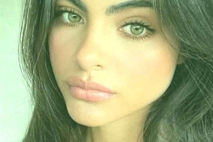 Violet, 25, a brunette hazel-eyed middle eastern companion based in Cacabelos. Offering Fetish, Overnight, Erotic Massage, Tantra. Available for incall and o...