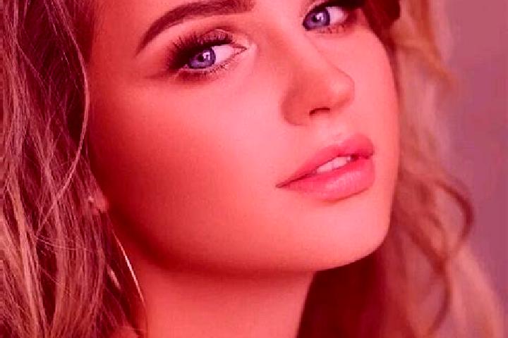 Violet, 25, a dark blonde blue-eyed mediterranean companion based in Aiuruoca. Offering Erotic Massage, A-Level, Deep French Kissing. Available for incall an...
