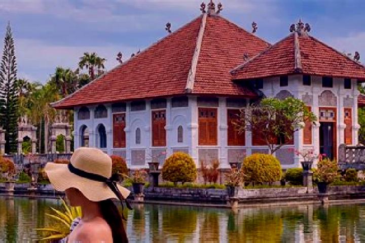 Violet, 25 — Escort in Balekambang, Indonesia