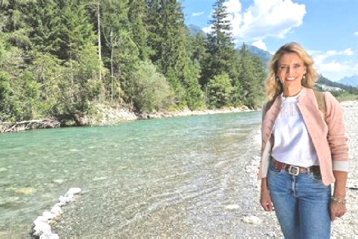 Violet, 25 — Escort in Hendschiken, Switzerland