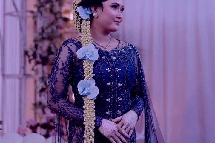 Violet, 25 — Escort in Kajanan, Indonesia