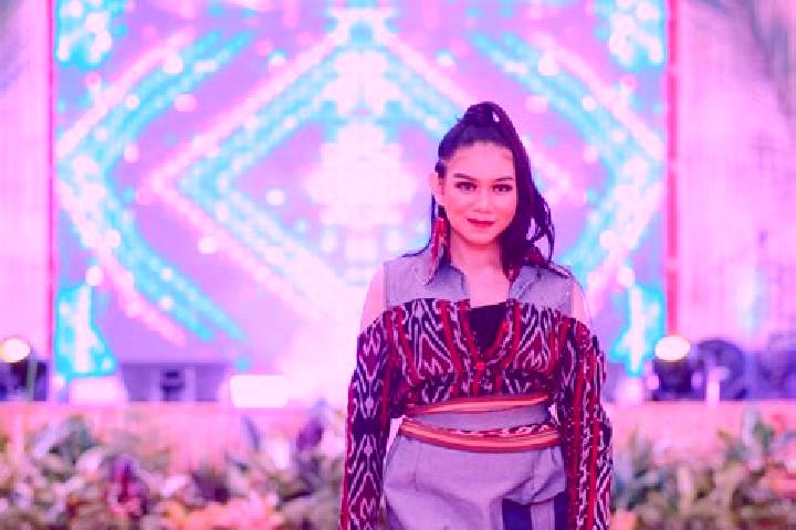 Violet, 25 — Escort in Majene, Indonesia