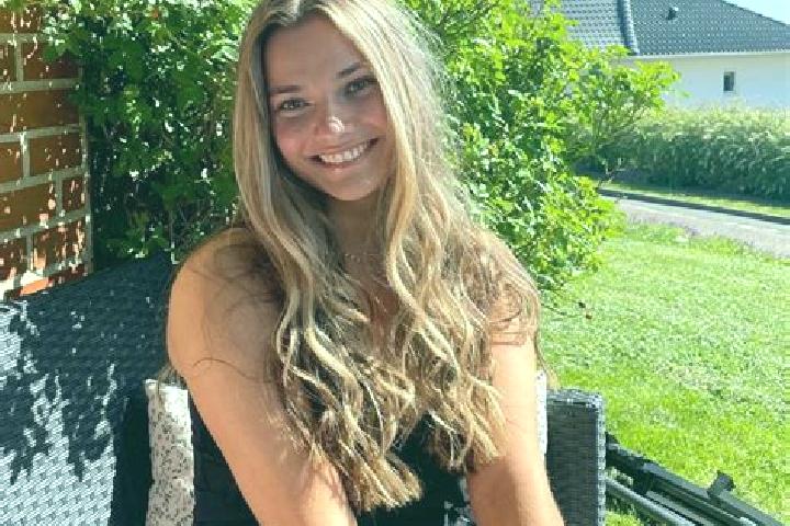 Violet, 25 — Escort in Neder Holluf, Denmark