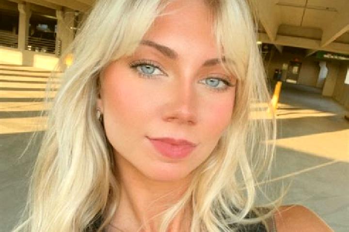 Violet, 25 — Escort in Weldon, United States