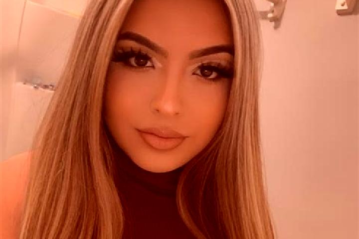 Violet, 26, a blonde grey-eyed latina companion based in Murakeresztur. Offering Couples, Fetish, Duos. Available for incall and outcall, day and evening dates.