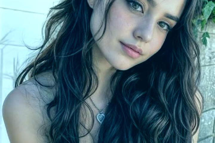 Violet, 26, a chestnut hazel-eyed middle eastern companion based in Scharnhorst. Offering BDSM, Party Girl, OWO. Available for incall and outcall, overnight ...