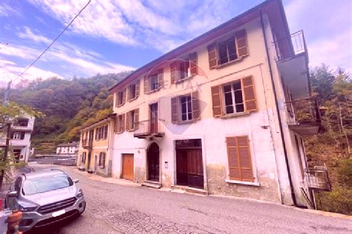 Violet, 26 — Escort in Cavaglio-Spoccia, Italy