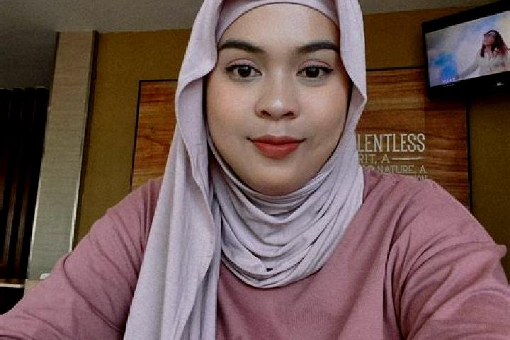 Violet, 26 — Escort in Cimaja, Indonesia