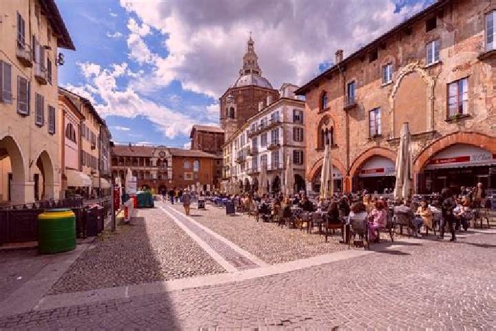Violet, 26 — Escort in Garzeno, Italy