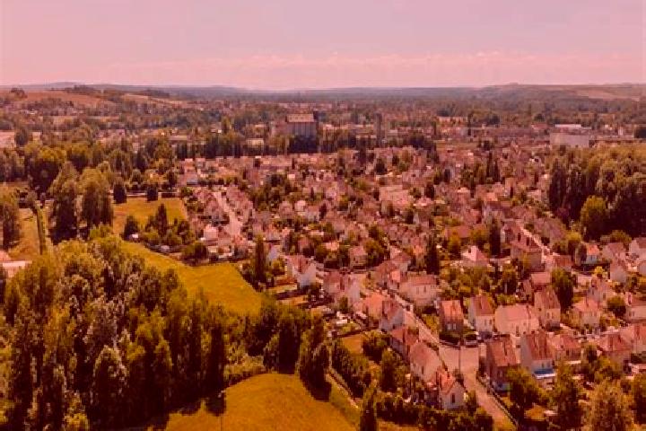 Violet, 26 — Escort in Laroche-Saint-Cydroine, France