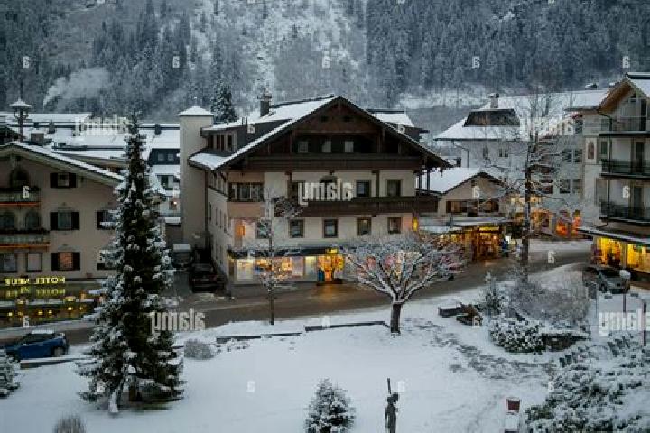 Violet, 26 — Escort in Mayrhofen, Austria