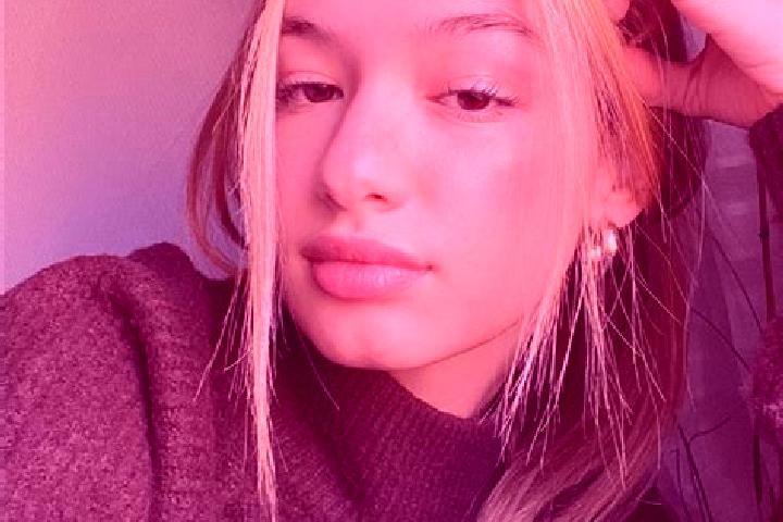 Violet, 27, a blonde brown-eyed mediterranean companion based in Laprida. Offering OWO, CIM, Massage. Available for incall and outcall, day and evening dates.