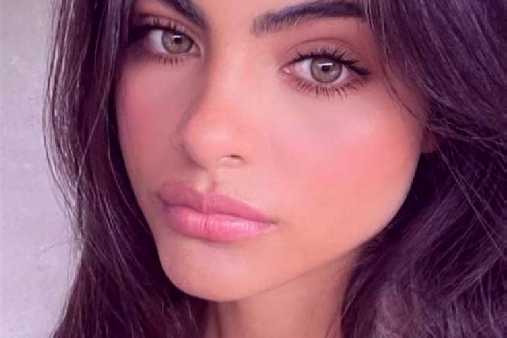 Violet, 27, a brunette brown-eyed middle eastern companion based in Cacota. Offering Couples, Duos, 69, Girlfriend Experience, Prostate Massage. Available fo...