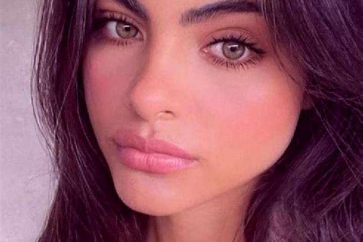 Violet, 27, a brunette hazel-eyed latina companion based in Alayli. Offering Tantra, Deep French Kissing, Duos. Available for incall and outcall, overnight b...