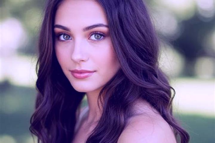 Violet, 27, a brunette hazel-eyed mixed companion based in Empoli. Offering Girlfriend Experience, OWO, Duos, BDSM. Available for incall and outcall, overnig...