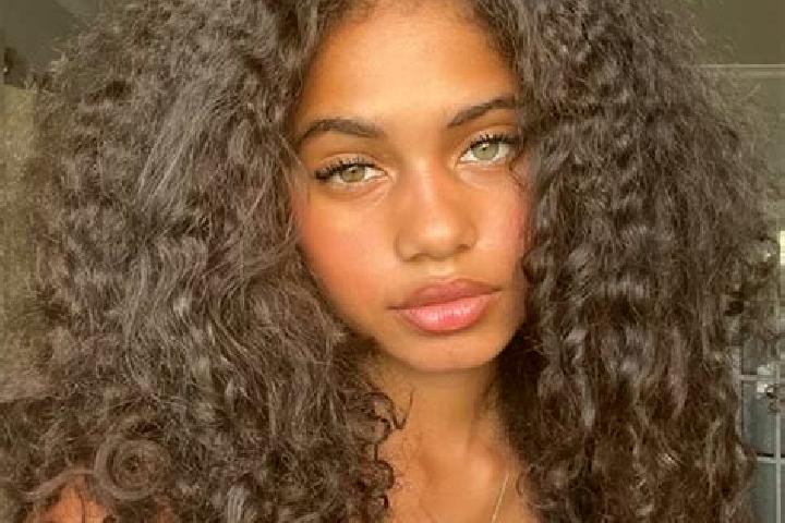 Violet, 27, a chestnut blue-eyed ebony companion based in Kardamyla. Offering Dinner Date, Erotic Massage, Roleplay. Available for incall and outcall, day an...
