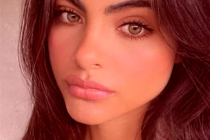 Violet, 27, a chestnut dark-eyed indian companion based in El Golaa. Offering Fetish, Deep French Kissing, Overnight, Domination. Available for incall and ou...