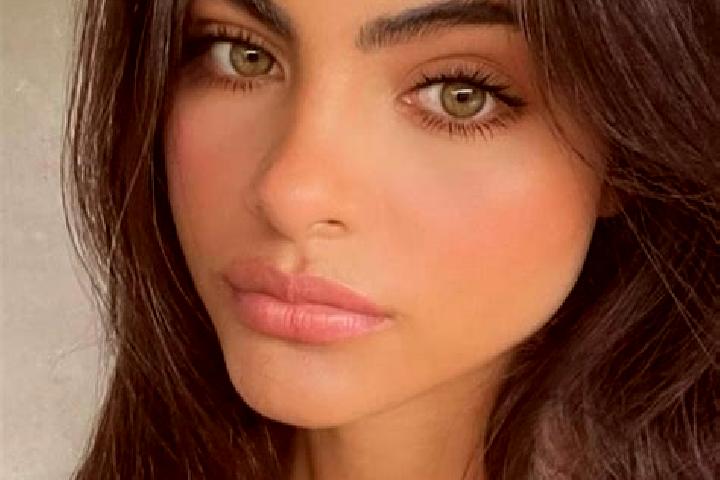 Violet, 27, a chestnut hazel-eyed middle eastern companion based in Pellegrino Parmense. Offering Girlfriend Experience, Couples, Party Girl, Fetish, Stripte...