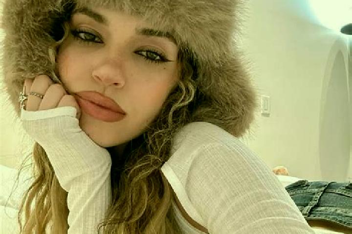 Violet, 27, a red hazel-eyed latina companion based in Bras-Panon. Offering Party Girl, Duos, OWO, Dinner Date. Available for incall and outcall, day and eve...