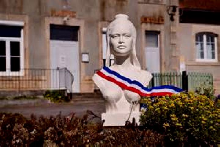 Violet, 27 — Escort in Elbeuf, France