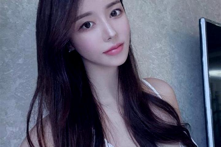 Violet, 27 — Escort in Karlung, China