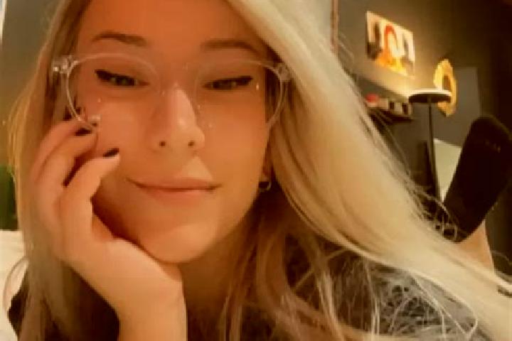 Violet, 28, a blonde grey-eyed caucasian companion based in Chatillon-sur-Colmont. Offering Erotic Massage, Domination, OWO, Travel Companion, BDSM. Availabl...