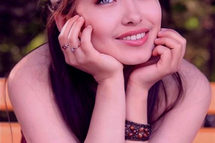 Violet, 28, a red blue-eyed asian companion based in Kaviessou. Offering OWO, Dinner Date, Massage, Deep French Kissing. Available for incall and outcall, da...