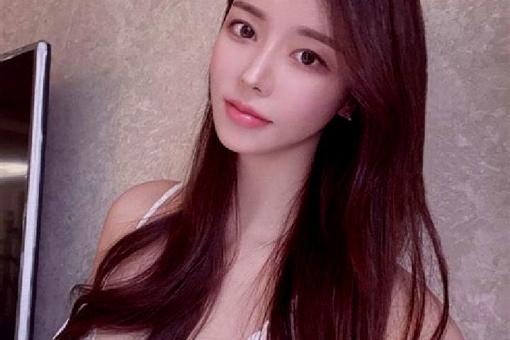 Violet, 28 — Escort in Yuexiulu, China