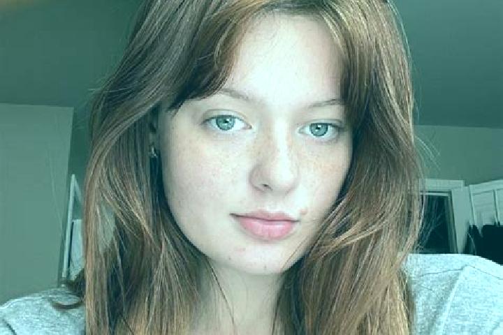 Violet, 29, a chestnut blue-eyed caucasian companion based in Caohui. Offering 69, Erotic Massage. Available for incall and outcall, day and evening dates.