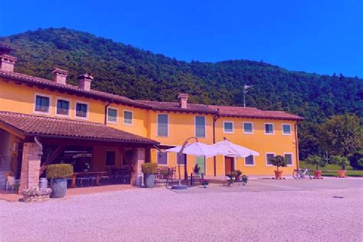 Violet, 29 — Escort in Calendasco, Italy