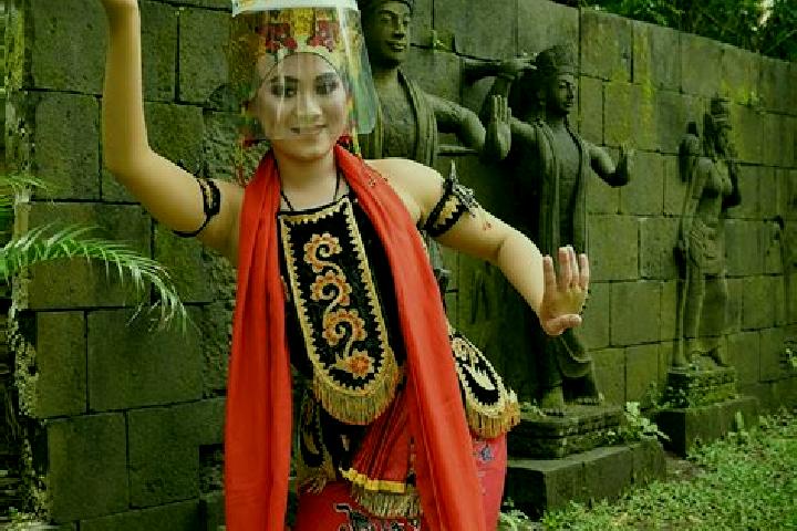 Violet, 29 — Escort in Tamansari, Indonesia