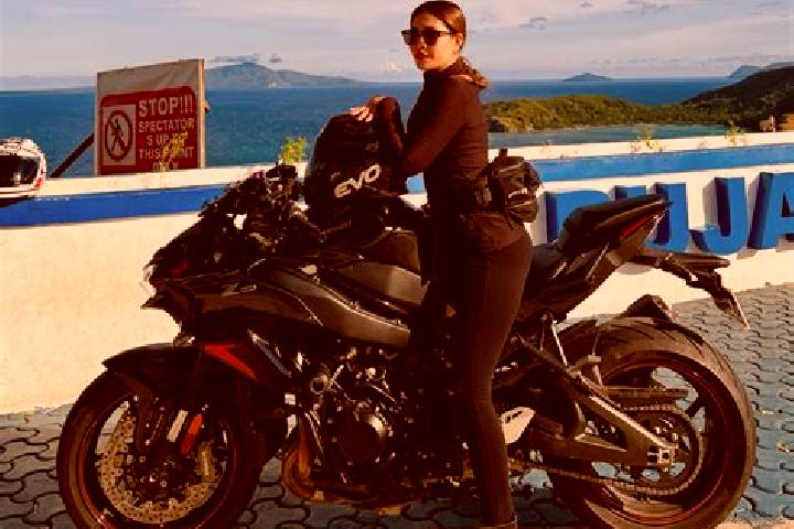 Violet, 29 — Escort in Tiblawan, Philippines