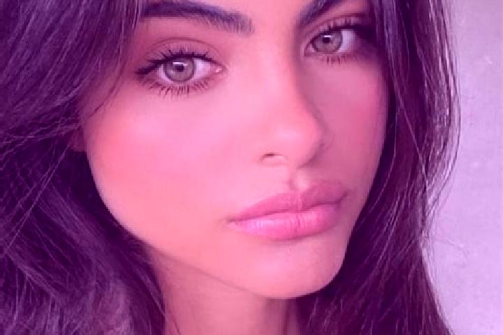 Violet, 30, a brunette green-eyed latina companion based in Venizel. Offering GFE, Domination, 69. Available for incall and outcall, day and evening dates.