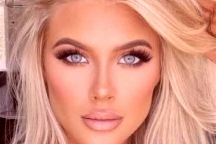 Violet, 30, a platinum blonde brown-eyed indian companion based in Figueira. Offering BDSM, Striptease, Prostate Massage. Available for incall and outcall, d...