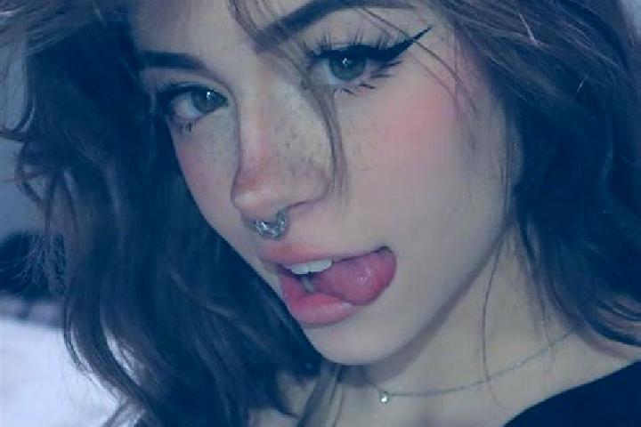 Violet, 30, a red grey-eyed caucasian companion based in Letavertes. Offering OWO, A-Level, Party Girl, Dinner Date. Available for incall and outcall, day an...