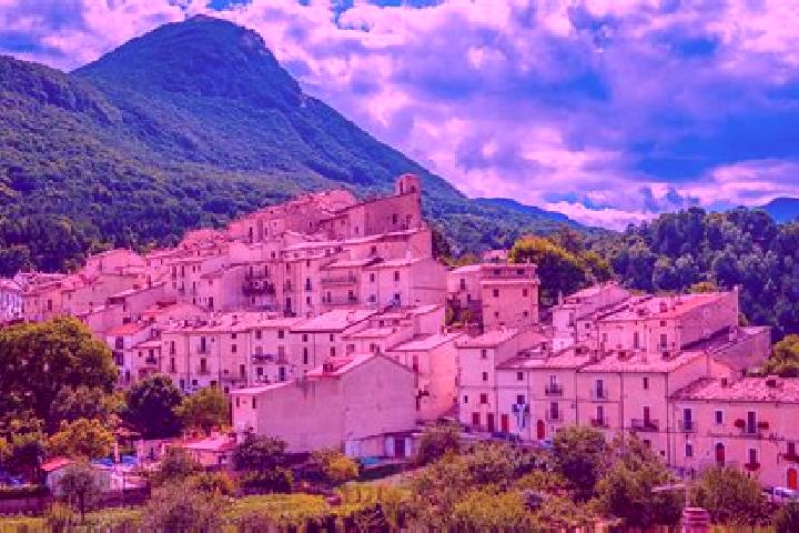 Violet, 30 — Escort in Civitella Alfedena, Italy