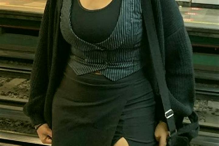 Violet, 30 — Escort in Unteni, Romania