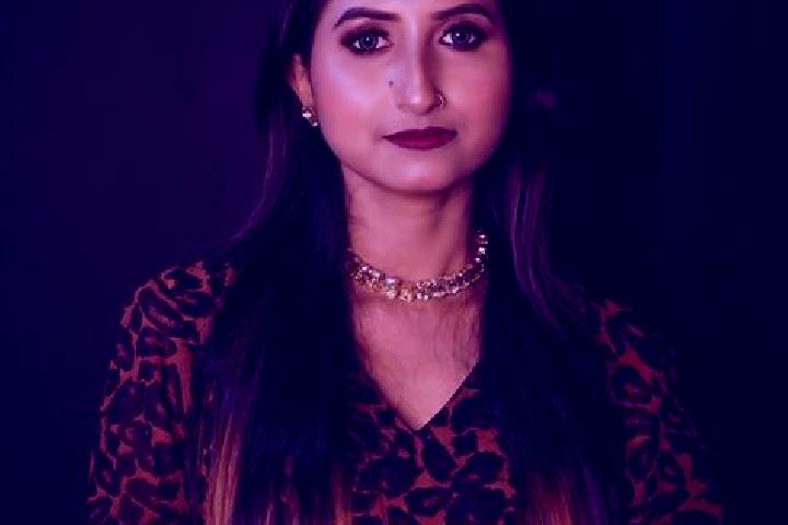 Violet, 31 — Escort in Dalkola, India