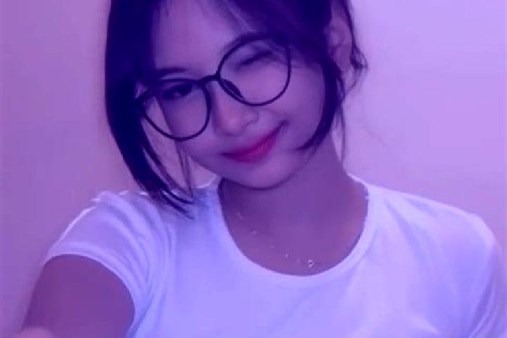 Violet, 31 — Escort in Gambang, Indonesia