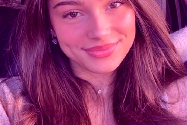 Violet, 32, a brunette hazel-eyed slavic companion based in Puiestii de Jos. Offering CIM, Striptease, Travel Companion, A-Level, Duos. Available for incall ...