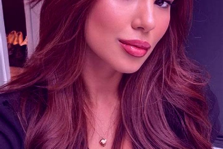 Violet, 32, a chestnut dark-eyed latina companion based in Oberanven. Offering Overnight, A-Level, Dinner Date. Available for incall and outcall, day and eve...