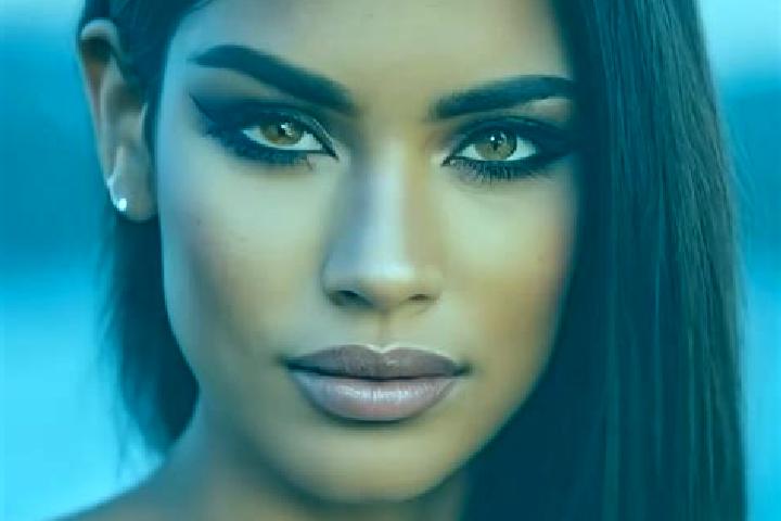 Violet, 32, a chestnut hazel-eyed latina companion based in Velykokomarivka. Offering Domination, Party Girl, Erotic Massage, GFE. Available for incall and o...