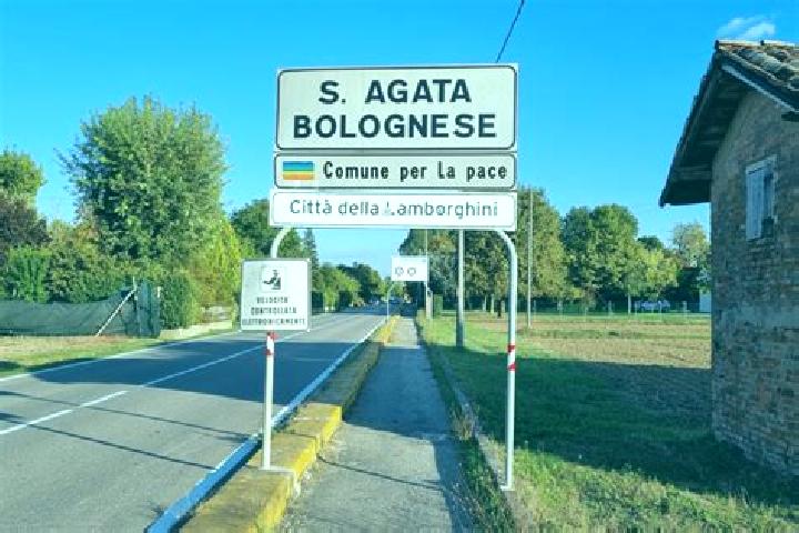 Violet, 32 — Escort in Sant Agata Bolognese, Italy
