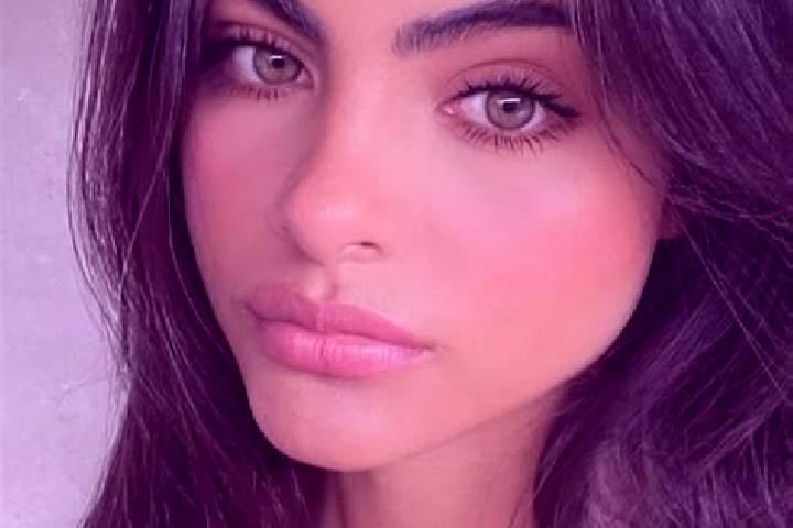 Violet, 33, a brunette grey-eyed indian companion based in Zelenogradsk. Offering Prostate Massage, Erotic Massage, Overnight, Deep French Kissing. Available...
