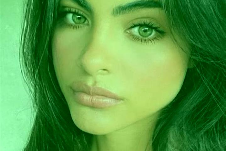 Violet, 33, a chestnut dark-eyed indian companion based in Cabrerizos. Offering Tantra, Striptease, Roleplay. Available for incall and outcall, day and eveni...