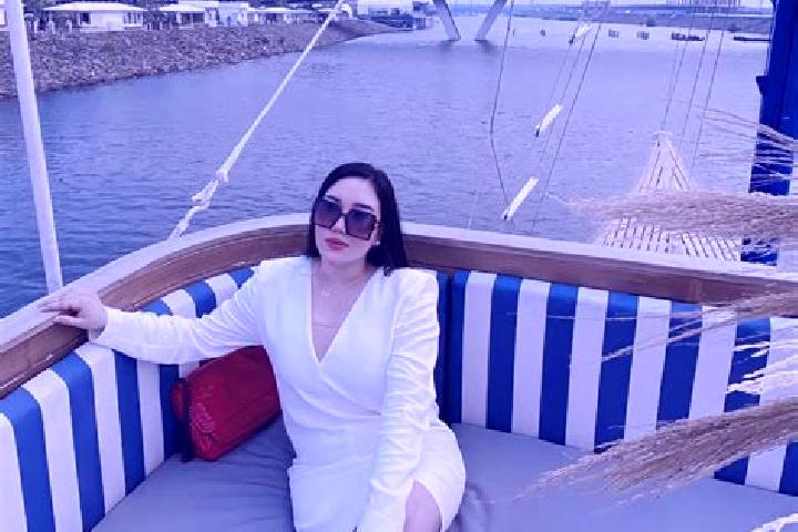 Violet, 33 — Escort in Bobong, Indonesia