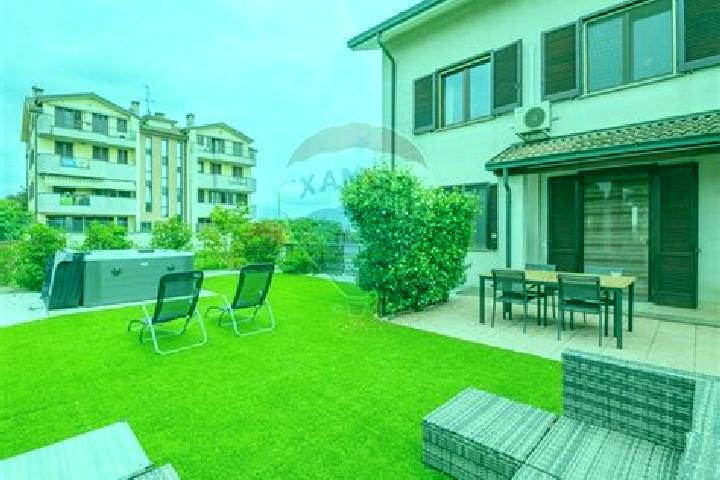 Violet, 33 — Escort in Civesio, Italy