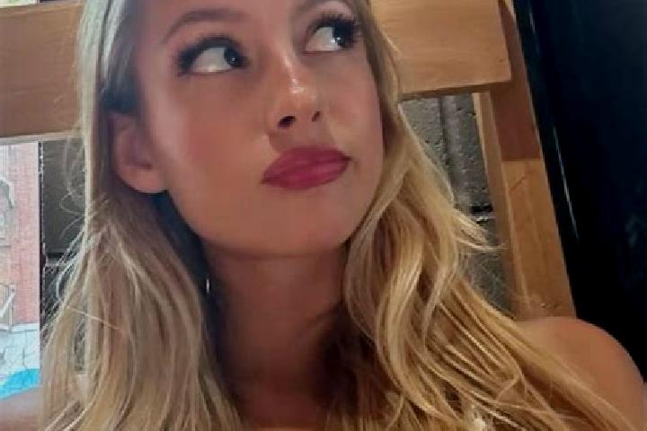 Violet, 33 — Escort in Dobson, United States
