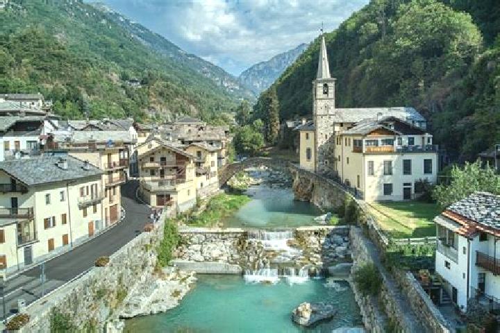 Violet, 33 — Escort in Fontainemore, Italy